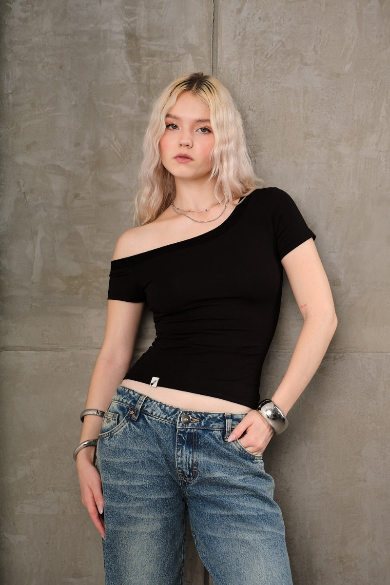 Top Sky Black